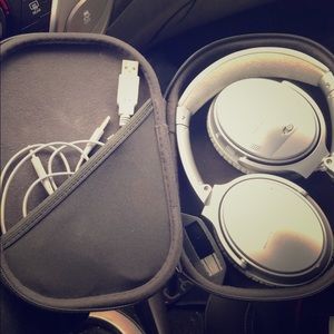 Bose Quietcomfort 25 headphones